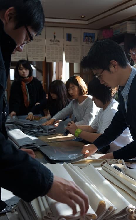 소중한 후원자님께 보낼 2015년 달력 포장