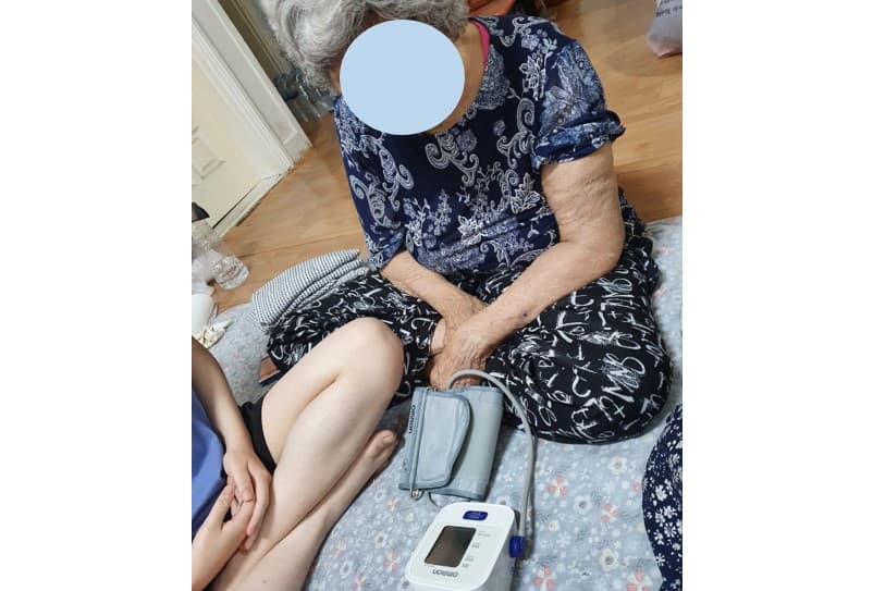 000 어르신 가정에 혈압계 지원했어요~