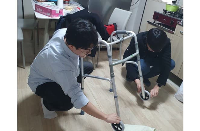 거동불편 어르신 워커지원