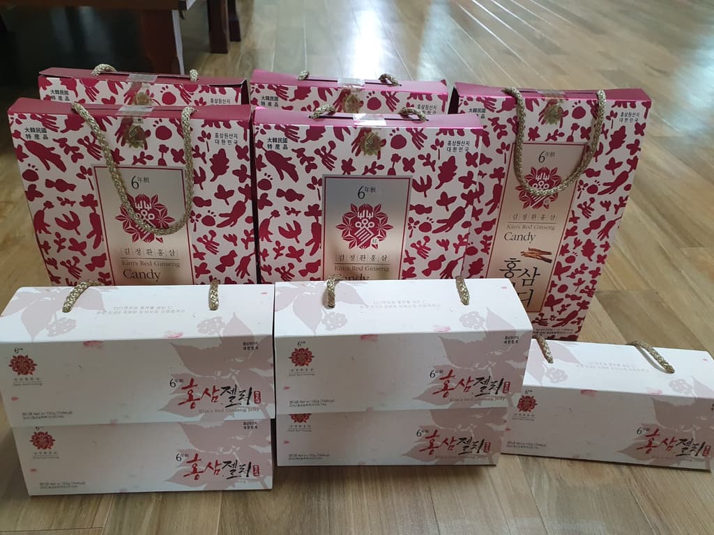김영경 학생이 홍삼젤리&사탕 후원해 주었습니다~