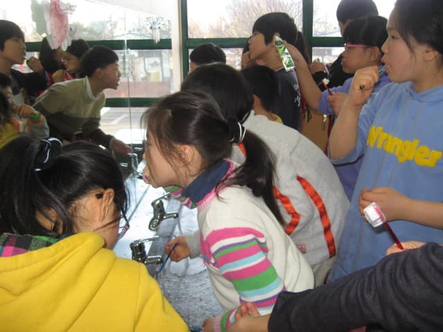 2010공부방건강검진 - 올바른 칫솔질 하기