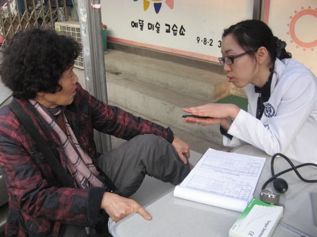 2011.4.골목길 건강상담 백수정선생님