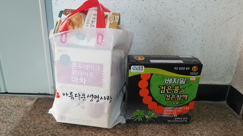 어르신댁 방문해 생필품 전달