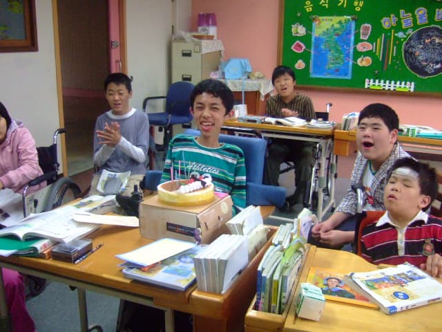 **이가 친구들과 함께 공부하는 교실~