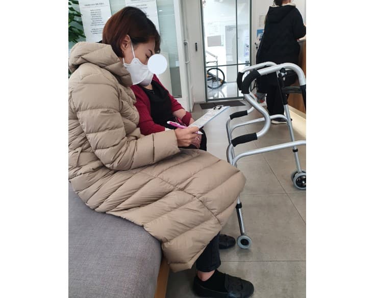 김수진 봉사자와 어르신 병원동행 다녀왔습니다.