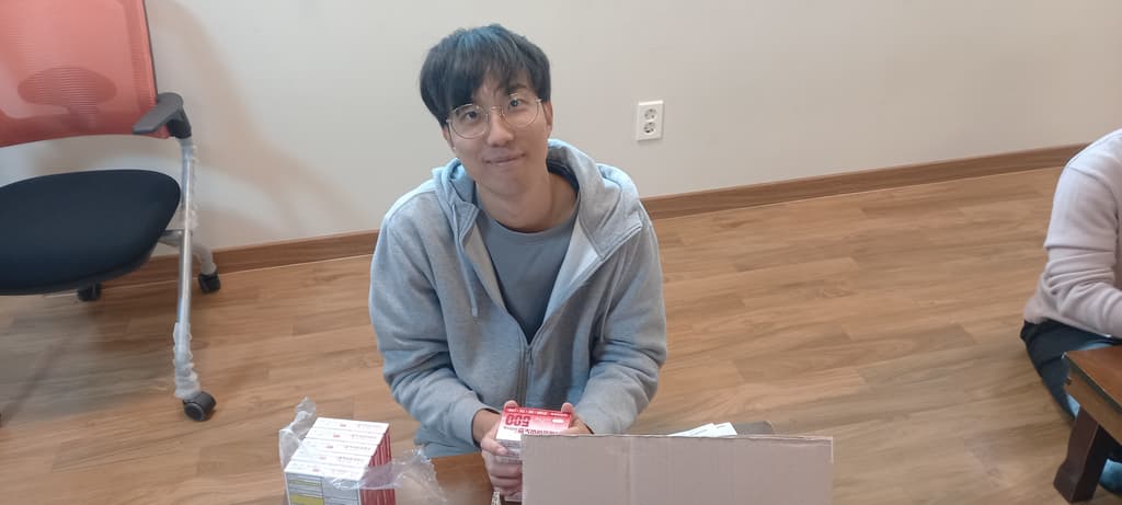 필리핀 바콜지역 약품지원을 위한 상비약키트 포장작업