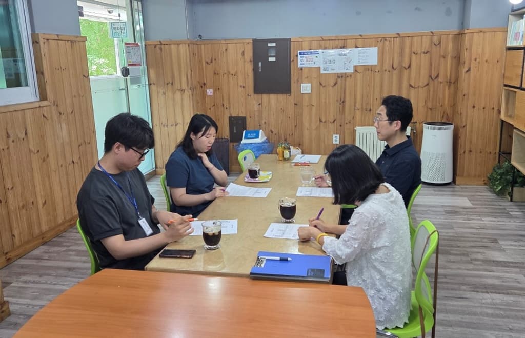 어르신 건강관리를 위한 사례회의 진행