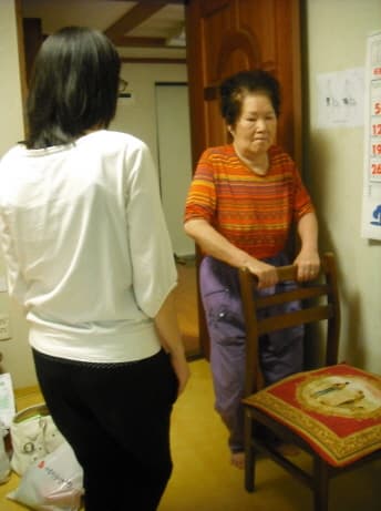 나현진 선생님의 방문진료 모습