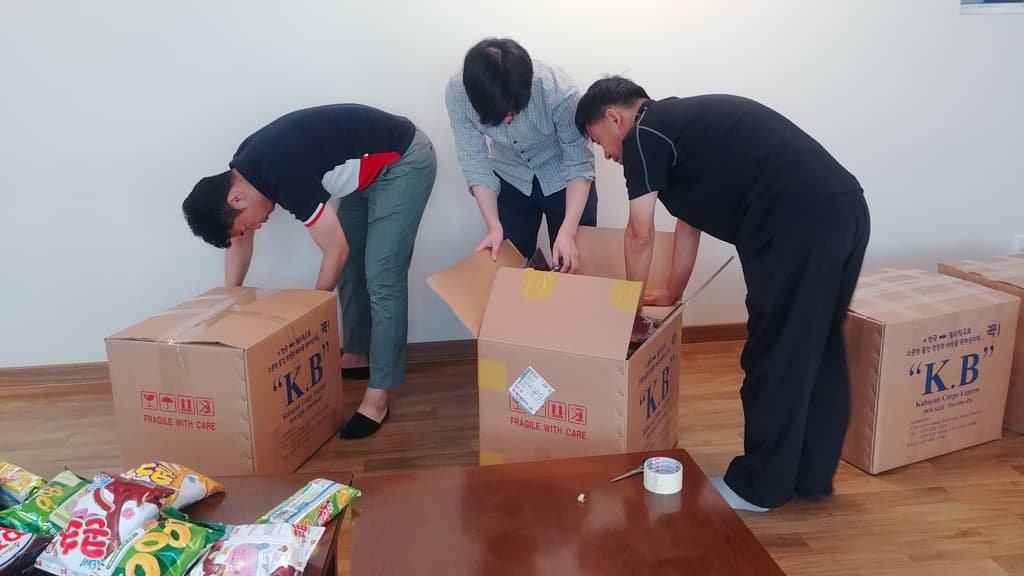 필리핀에 보낼 약품 포장