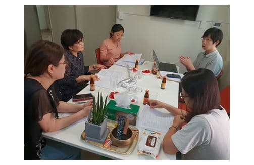 사랑의지역아동센터 아동집단상담프로그램 진행결과 평가회의 진행