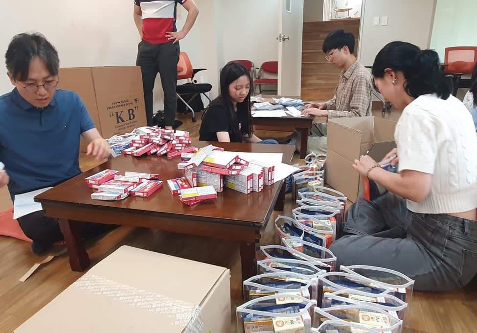 필리핀 약품지원을 위한 포장작업