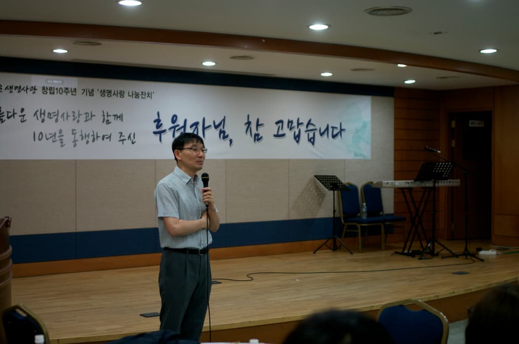10주년기념식 모습- 김신곤 자문위원님의 격려사
